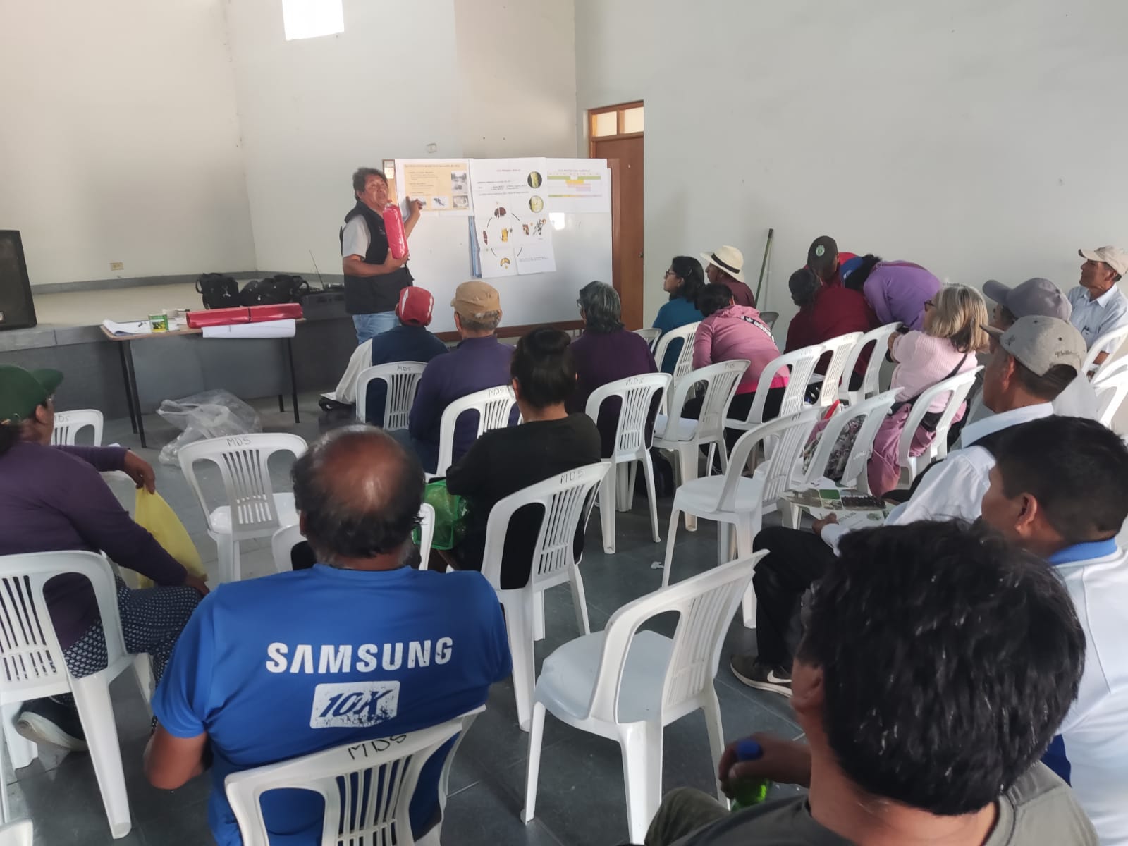 Productores de olivo fortalecen capacidades en escuelas de campo -10-29